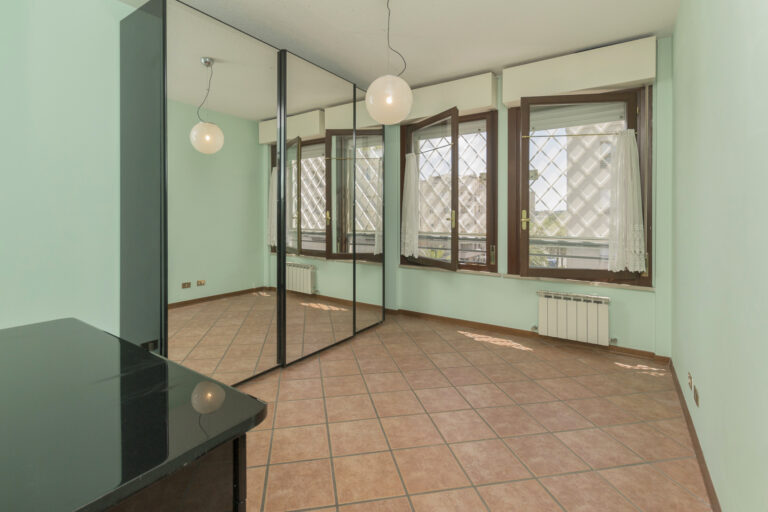PRIMA CAMERA 1